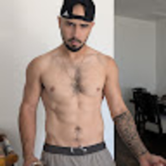 Profile Picture of Luis Clemente (@luiscle7) on Poshmark