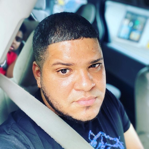 Profile Picture of Domingo Luna (@dorian082417) on Poshmark