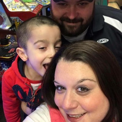 Profile Picture of Chris Vigneault (@CRVinyo) on Twitter