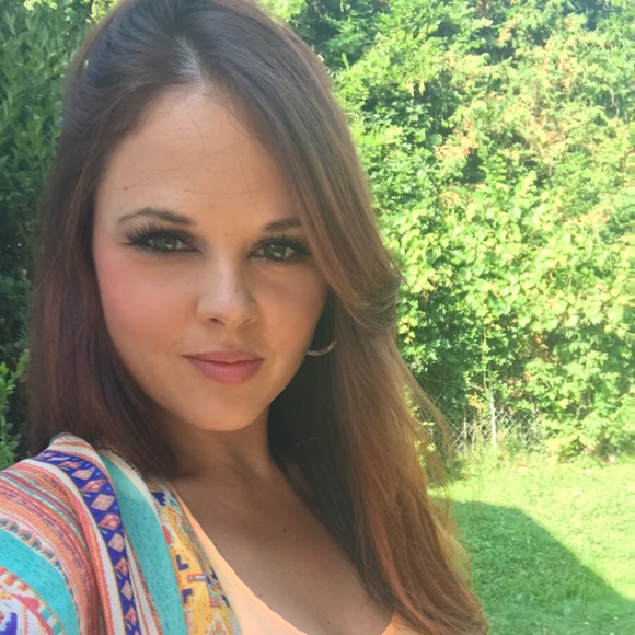 Profile Picture of Brittany Commisso (@brittany1435) on Poshmark