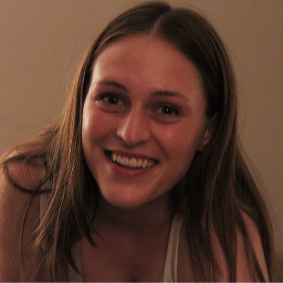 Profile Picture of Hannah Wetering (@hannahwetering) on Poshmark