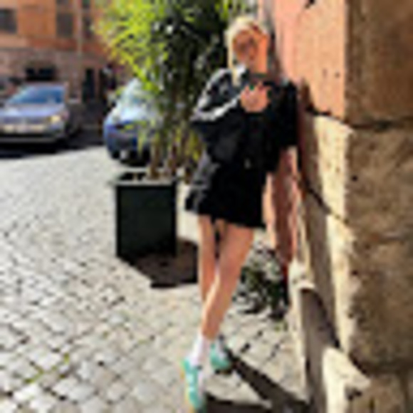 Klaudia Karwicka - Poshmark Profile Picture of Klaudia Karwicka (@klaudiakarwicka) on Poshmark