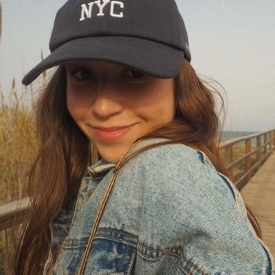 Profile Picture of Julia Riera (@JuliaRiera1) on Twitter