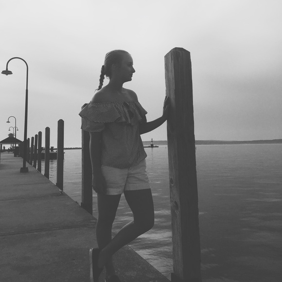 Profile Picture of Zoey Bezilla (@zbezilla11) on Poshmark