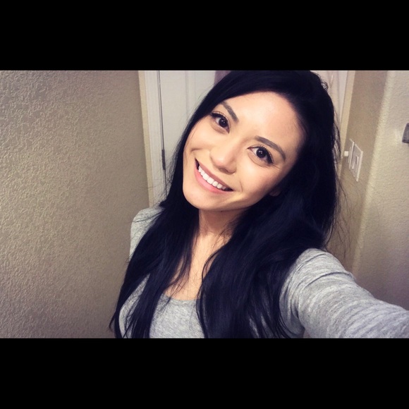 Profile Picture of Julia Mora (@jvictoria586) on Poshmark