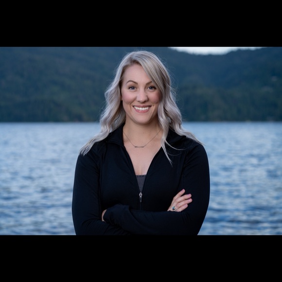 Profile Picture of Chelsea Osterberg (@mrsmonsterberg) on Poshmark