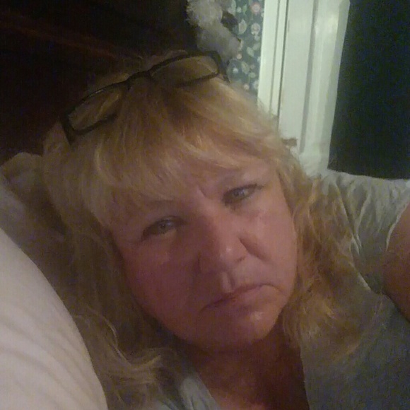 Profile Picture of Michaelle Anderkovitch (@manderkovitch) on Poshmark