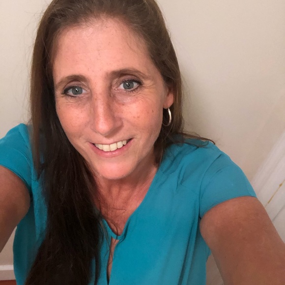 Profile Picture of Erin Lipski (@lipski) on Poshmark