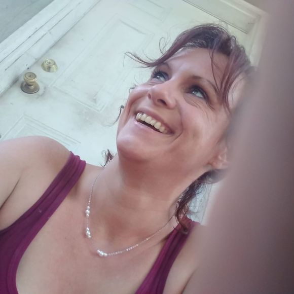 Profile Picture of Shelly Farrell (@shellyfarrell) on Poshmark