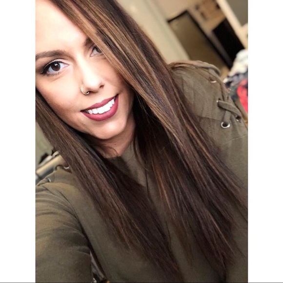 Profile Picture of Hilary Manning (@hilaryxliz) on Poshmark