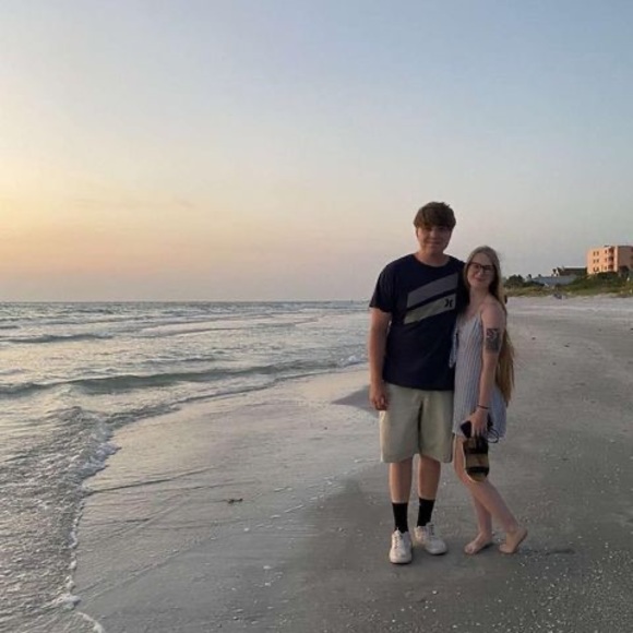 Kaley Frump - Poshmark Profile Picture of Kaley Frump (@kaley_frump) on Poshmark