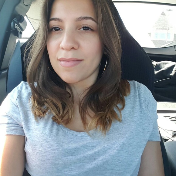 Profile Picture of Julie Santiago (@berryplum) on Poshmark