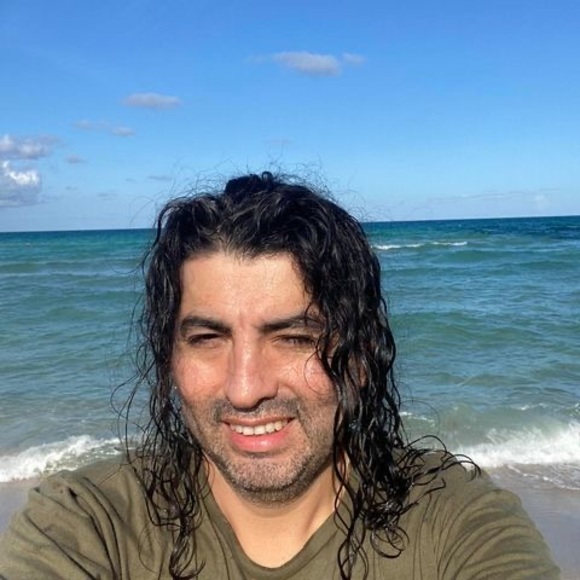 Profile Picture of Paulo Castillo (@kiwino_) on Poshmark