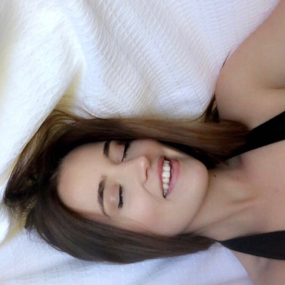 Profile Picture of Annika Konig (@annikakonig) on Poshmark