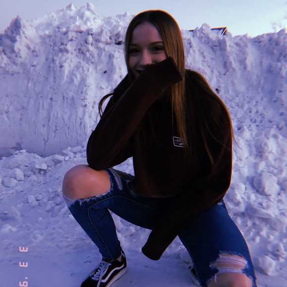 Rowan Greenroyd - Poshmark Profile Picture of Rowan Greenroyd (@rowangreenroyd) on Poshmark