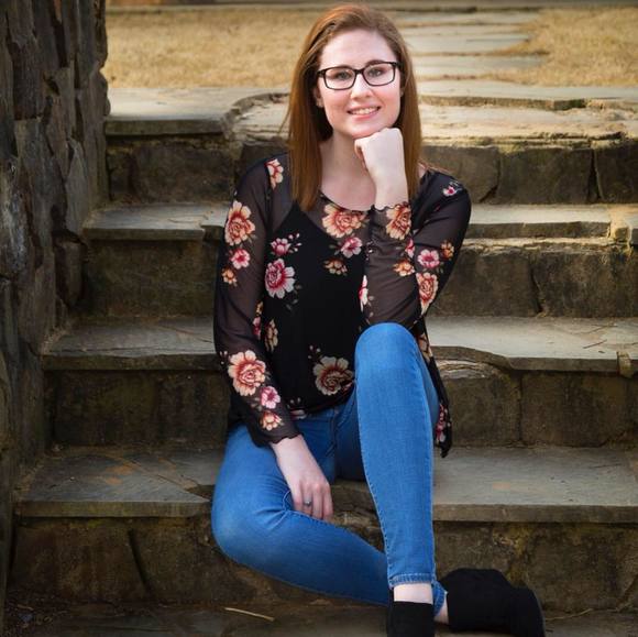 Profile Picture of Nicole Patchett (@nicolepatchett) on Poshmark