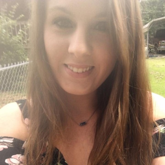 Profile Picture of Ashley Mccaghren (@ashleyleanne33) on Poshmark