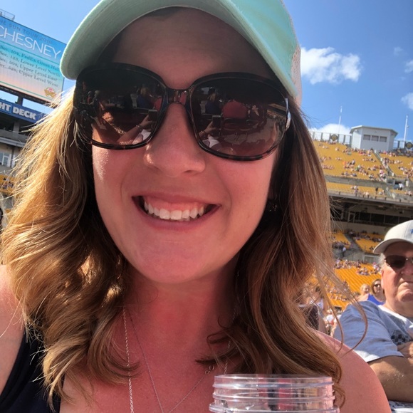Profile Picture of Lindsay Gengler (@ljgengler) on Poshmark