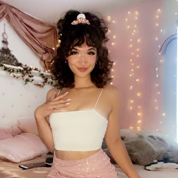 Profile Picture of Adelyn Williams (@adelynwilliams) on Poshmark