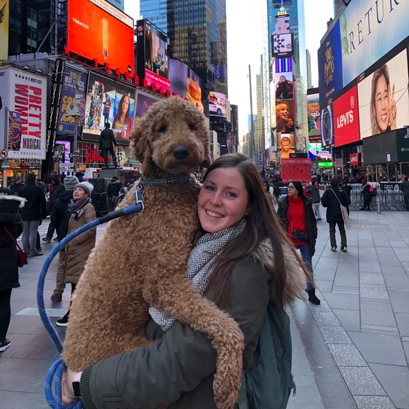 Profile Picture of Anna Arcos (@annaa_1306) on Poshmark