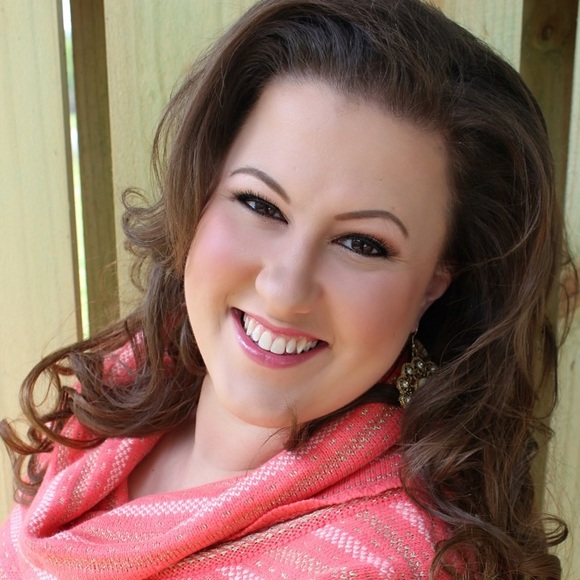 Profile Picture of Amanda Irby (@rairby0126) on Poshmark