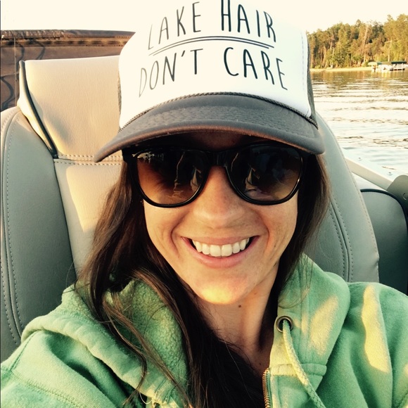 Profile Picture of Amanda Wavrin (@ajwavrin) on Poshmark