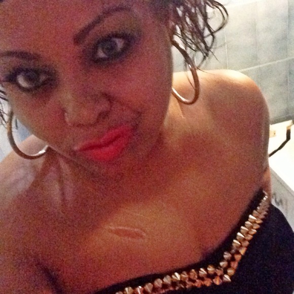 Profile Picture of Cindy Monzon (@cindysoosw33t) on Poshmark
