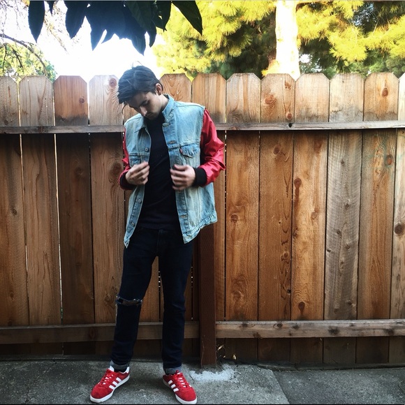 Profile Picture of Dylan Schnaible (@schnanax) on Poshmark