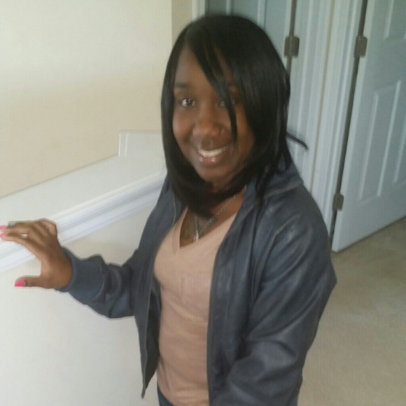 Profile Picture of Brandi Jones (@bsexi78) on Poshmark