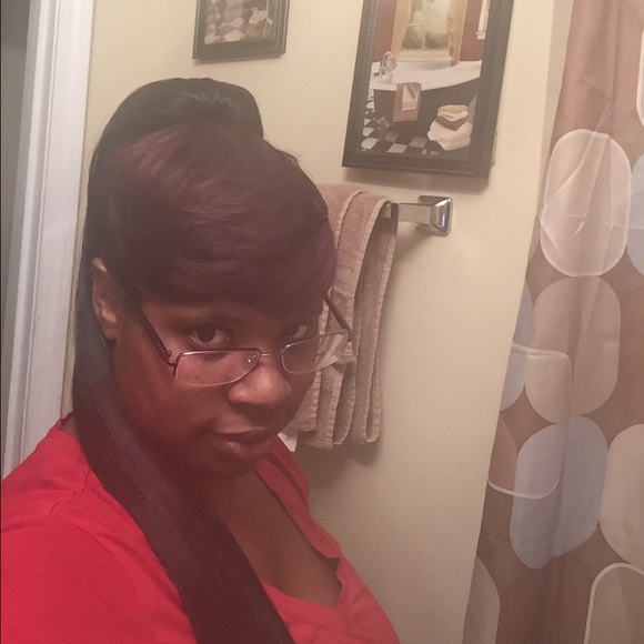 Profile Picture of Lisa Samuel (@l4dyt_27) on Poshmark