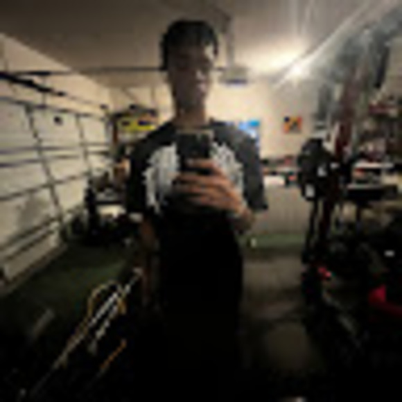 Profile Picture of Joe Olangi (@siaholangi89) on Poshmark