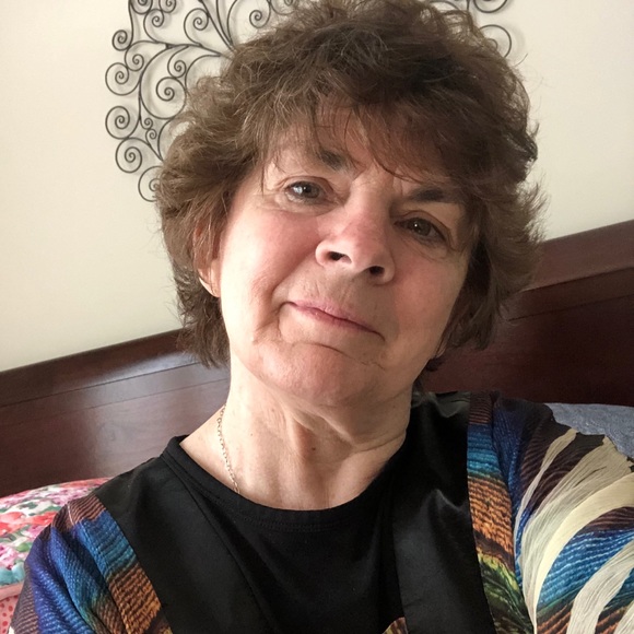 Profile Picture of Sarah Fransen (@louise528) on Poshmark