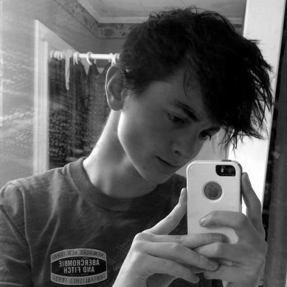 Profile Picture of Anthony Nguyen (@acncjncad) on Poshmark