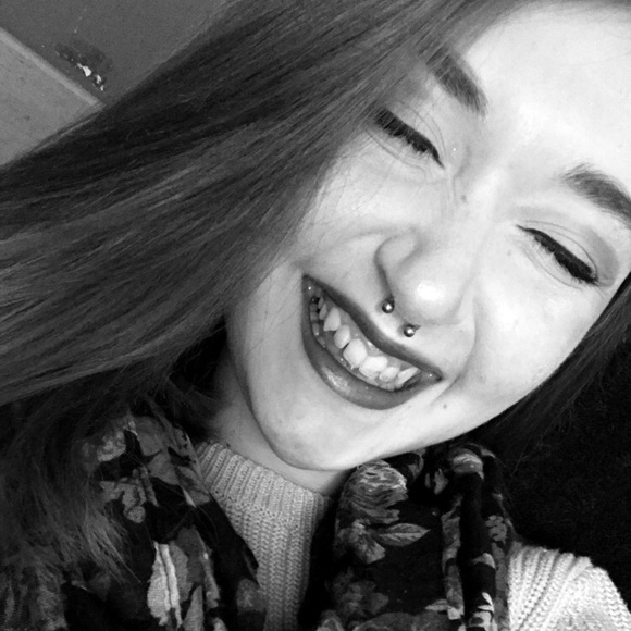 Profile Picture of Tapanga Shoenfelt (@tapanga17ellen) on Poshmark