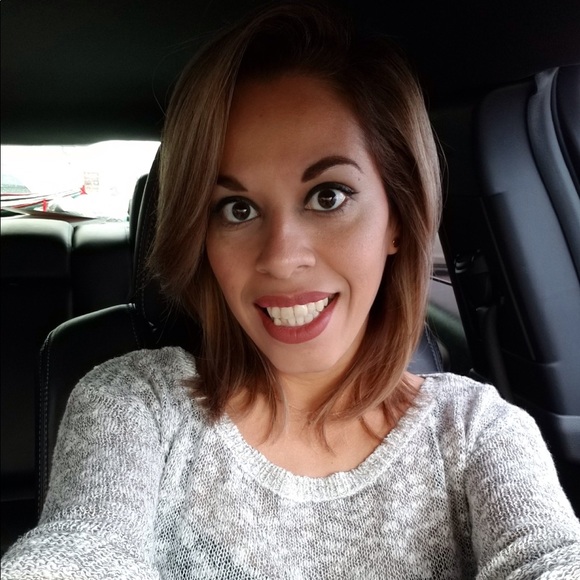 Profile Picture of Ashley Claudio (@ashleycd28) on Poshmark