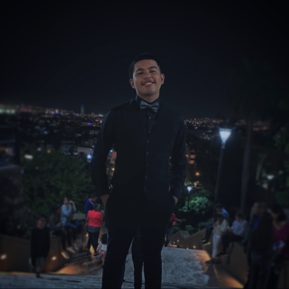 Profile Picture of Miguel Arreola (@miguelarreola12) on Poshmark