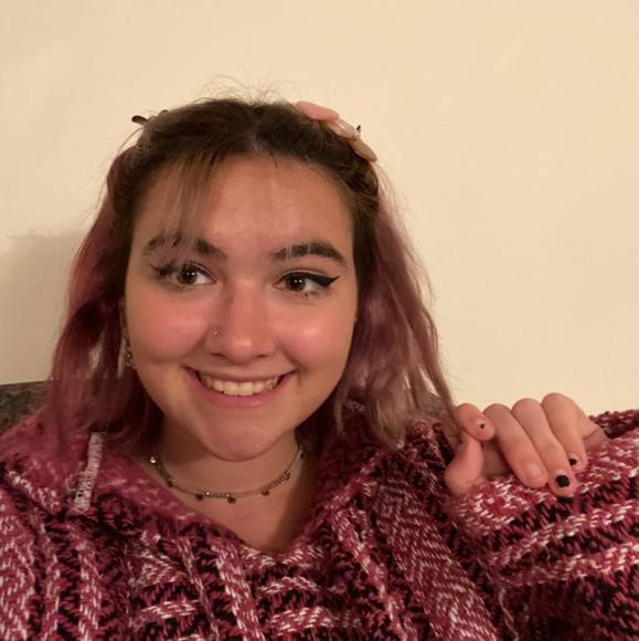 Profile Picture of Daisy Bryant (@daisy_bryant) on Poshmark