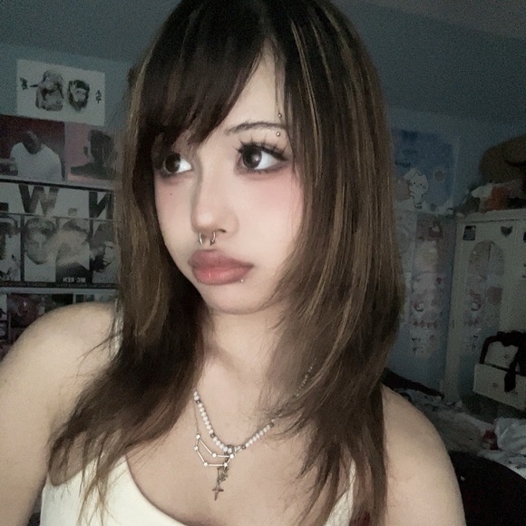 Profile Picture of Alec Levine (@alec_levine) on Poshmark