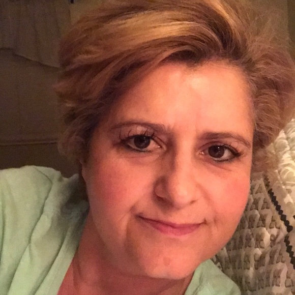 Profile Picture of Mary Janssen (@mjanssen1299) on Poshmark