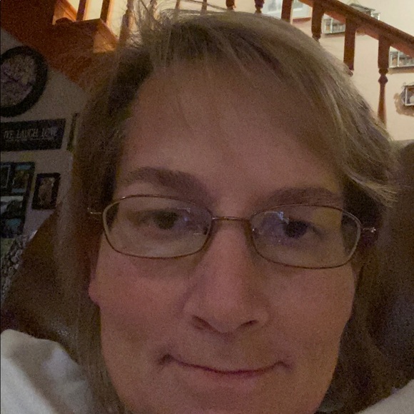 Profile Picture of Tamara Hoseth (@bluebird958) on Poshmark