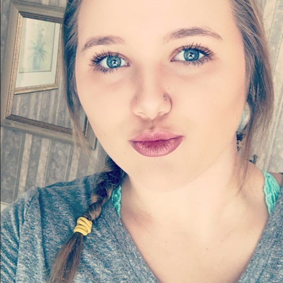 Profile Picture of Haley Erickson (@haleyy12348) on Poshmark