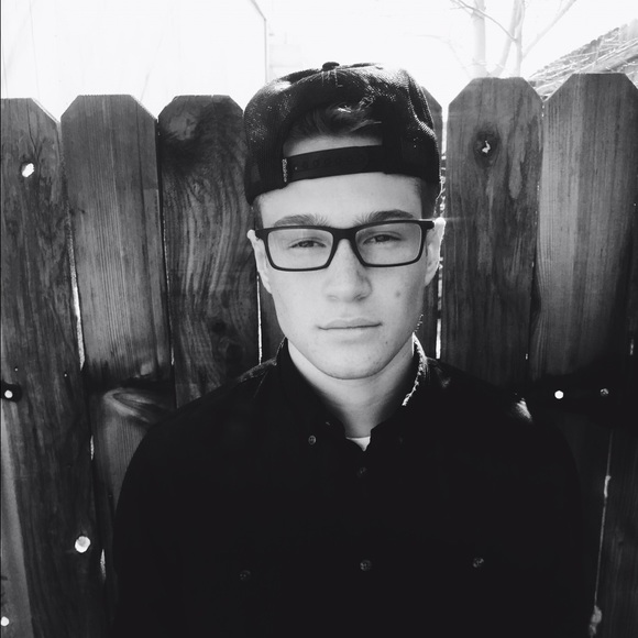 Profile Picture of Tanner Miles (@tannermiles27) on Poshmark