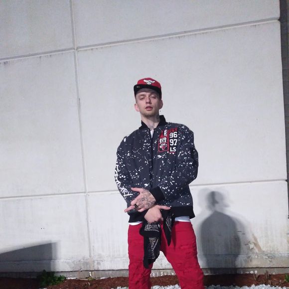 Profile Picture of Devon Kroesser (@devonkroesser) on Poshmark