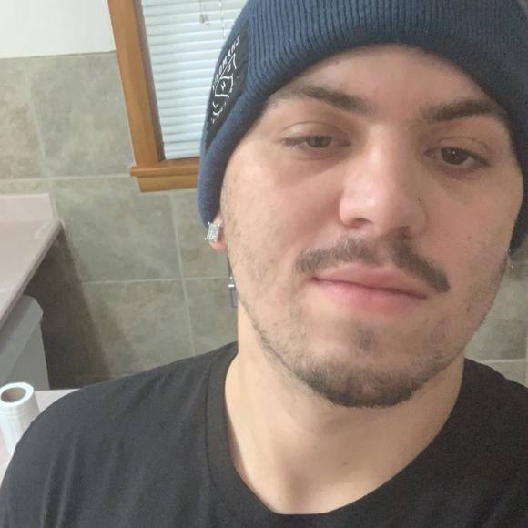 Profile Picture of Hunter Wienandt (@hunterwienandt) on Poshmark