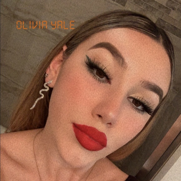 Profile Picture of Olivia Yale (@olivia_yale) on Poshmark