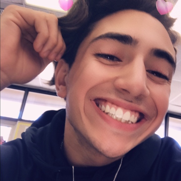 Profile Picture of David Griego (@davidgriego) on Poshmark