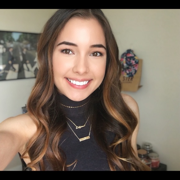 Profile Picture of Christel Bloch (@blochparty) on Poshmark