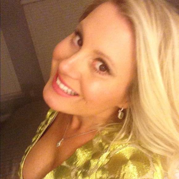 Profile Picture of Jo Wolfe (@jowolfe75) on Poshmark