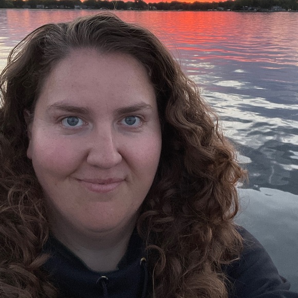 Profile Picture of Sarah Julson (@sarahjulson) on Poshmark