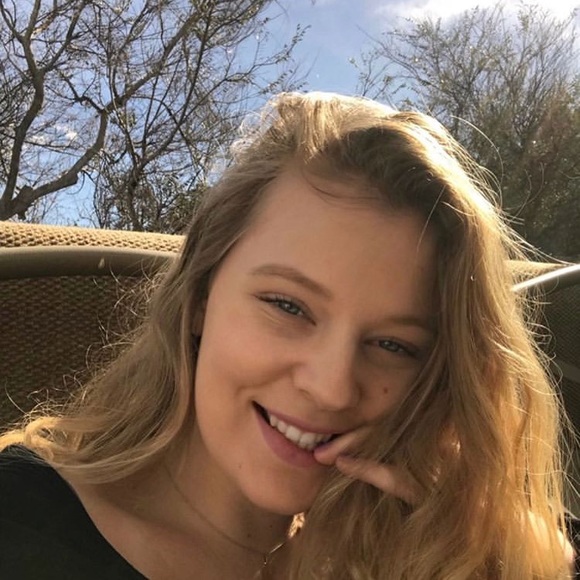 Profile Picture of Amra Hozic (@amritah) on Poshmark